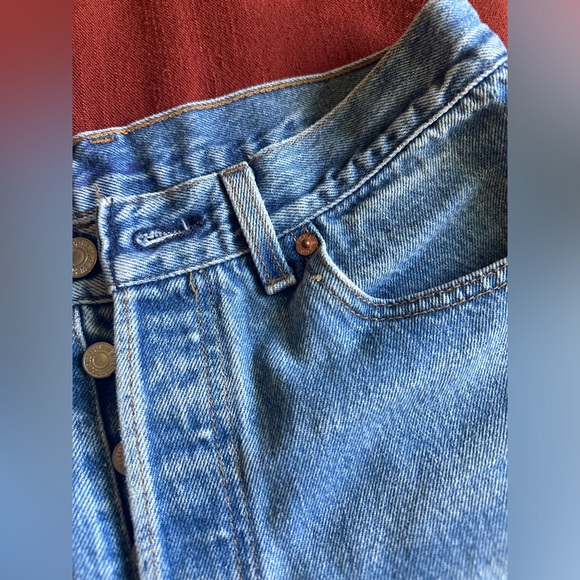 My (favorite) pair of vintage Levi’s shorts 😭 - Picture 12 of 14